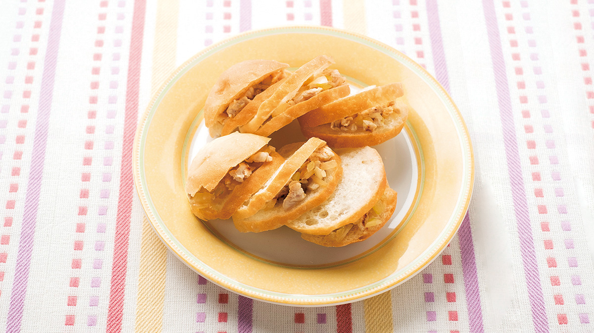 玉ねぎと鶏肉の照り焼きサンド