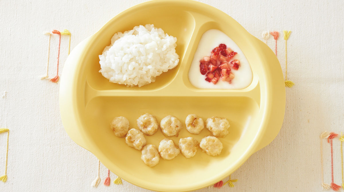 鶏だんごといちごヨーグルトのワンプレート