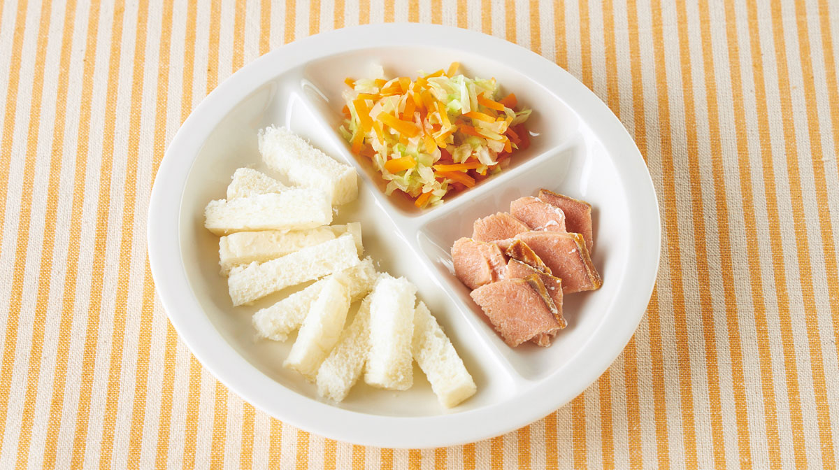 鮭と手づかみ温野菜のパンプレート