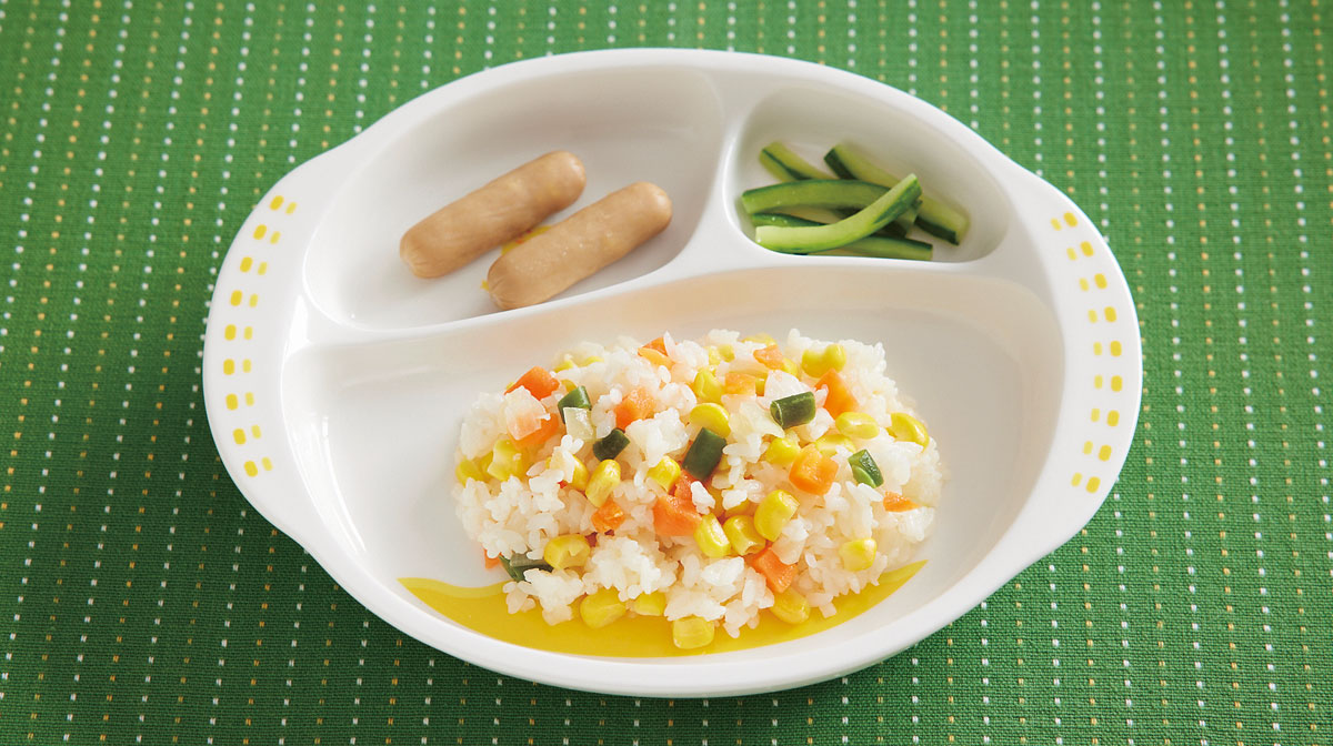 野菜バターライスとソーセージのプレート