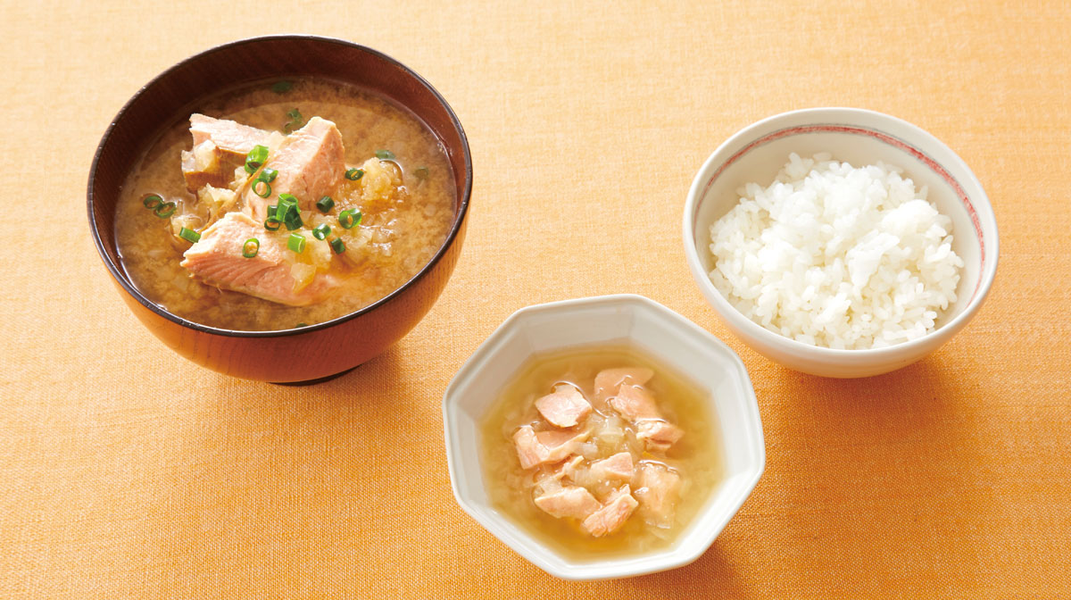 秋鮭と玉ねぎのみそ汁