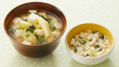 豆腐とじゃがいものみそ汁