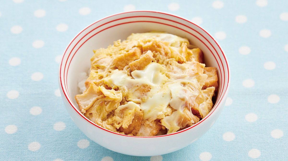 玉ねぎと厚揚げの卵とじ丼
