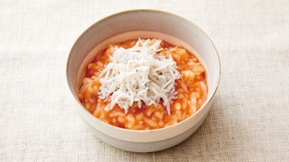 しらすと赤キューブのおかゆ