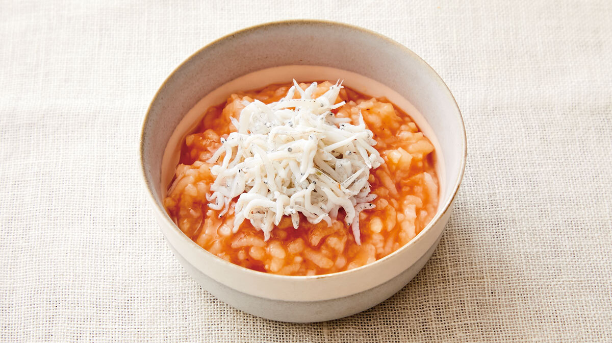 しらすと赤キューブのおかゆ